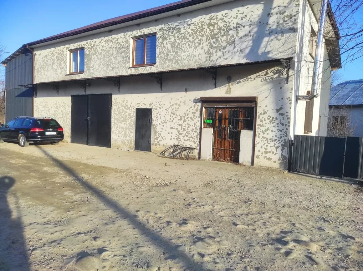 Приміщення, Голинь: 300 м² склад, 100 м² офіс або житло