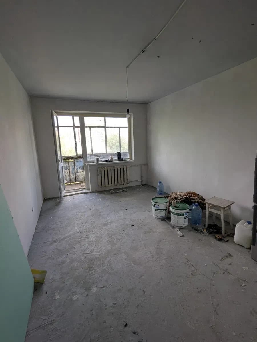 2-кімнатна квартира, Івано-Франківськ: під чистову, двостороння