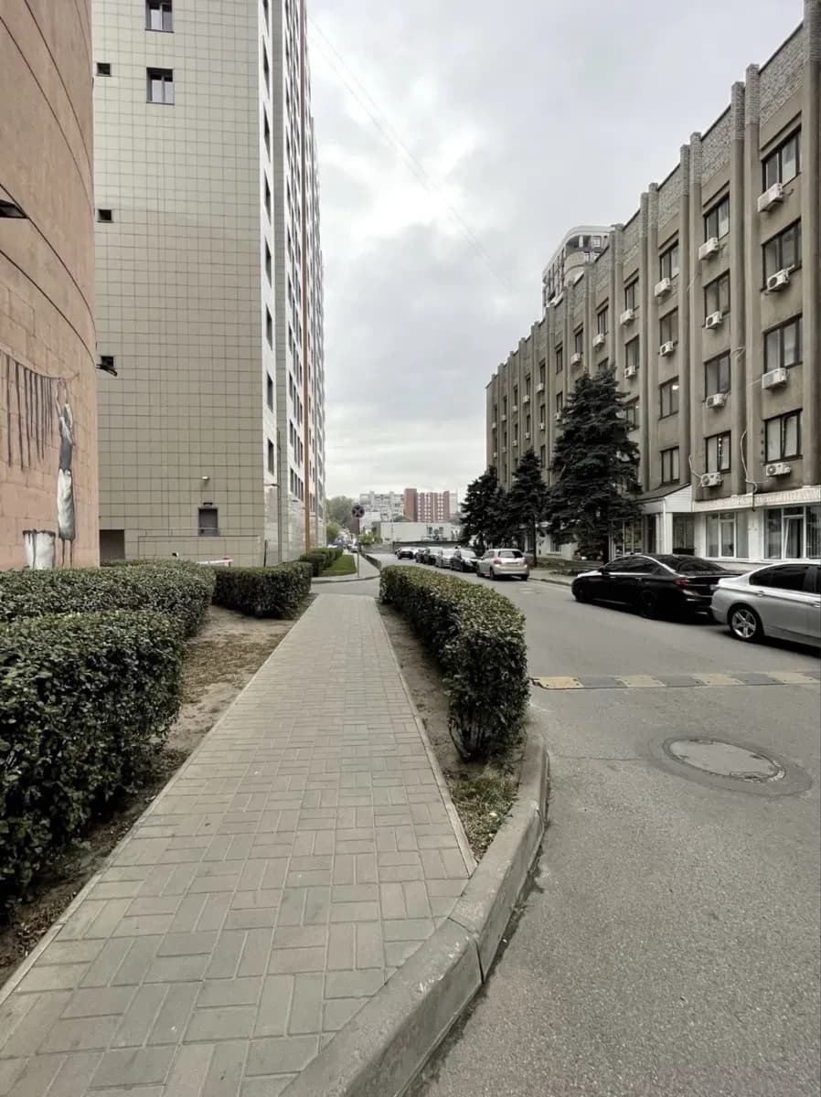Паркомісце, Центральний: 3-й поверх, цегляний корпус - фото 1
