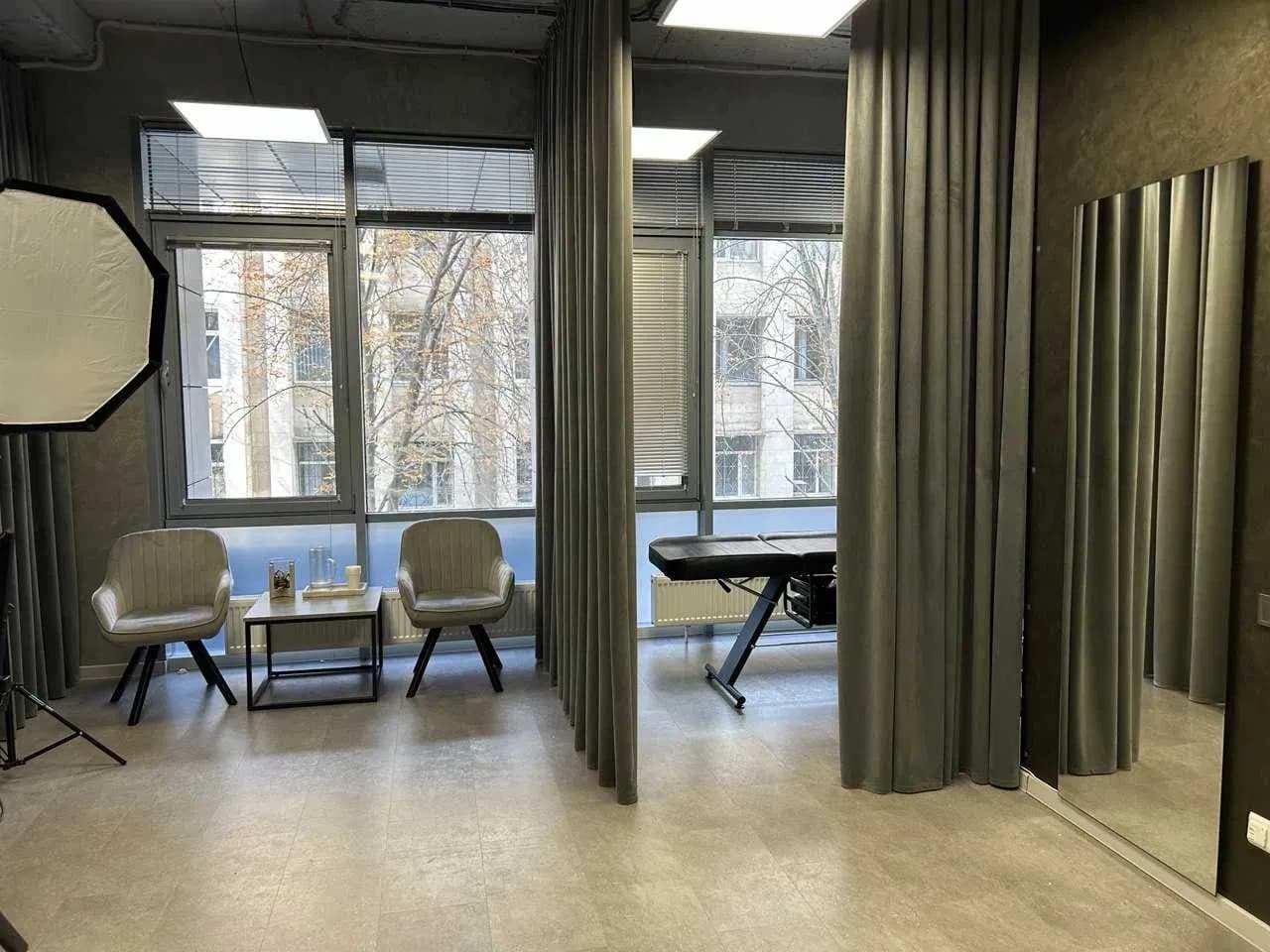 Кабінет в IQ-HOUSE: власний санвузол, інтернет під час відключень - фото 2