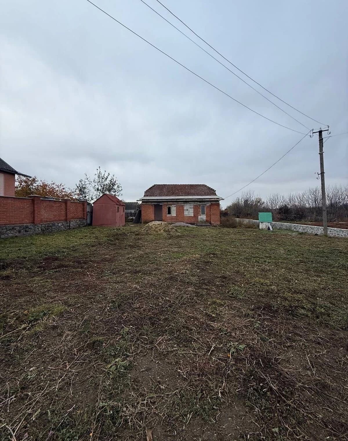 Будинок, Рибці: сад, цегляні стіни