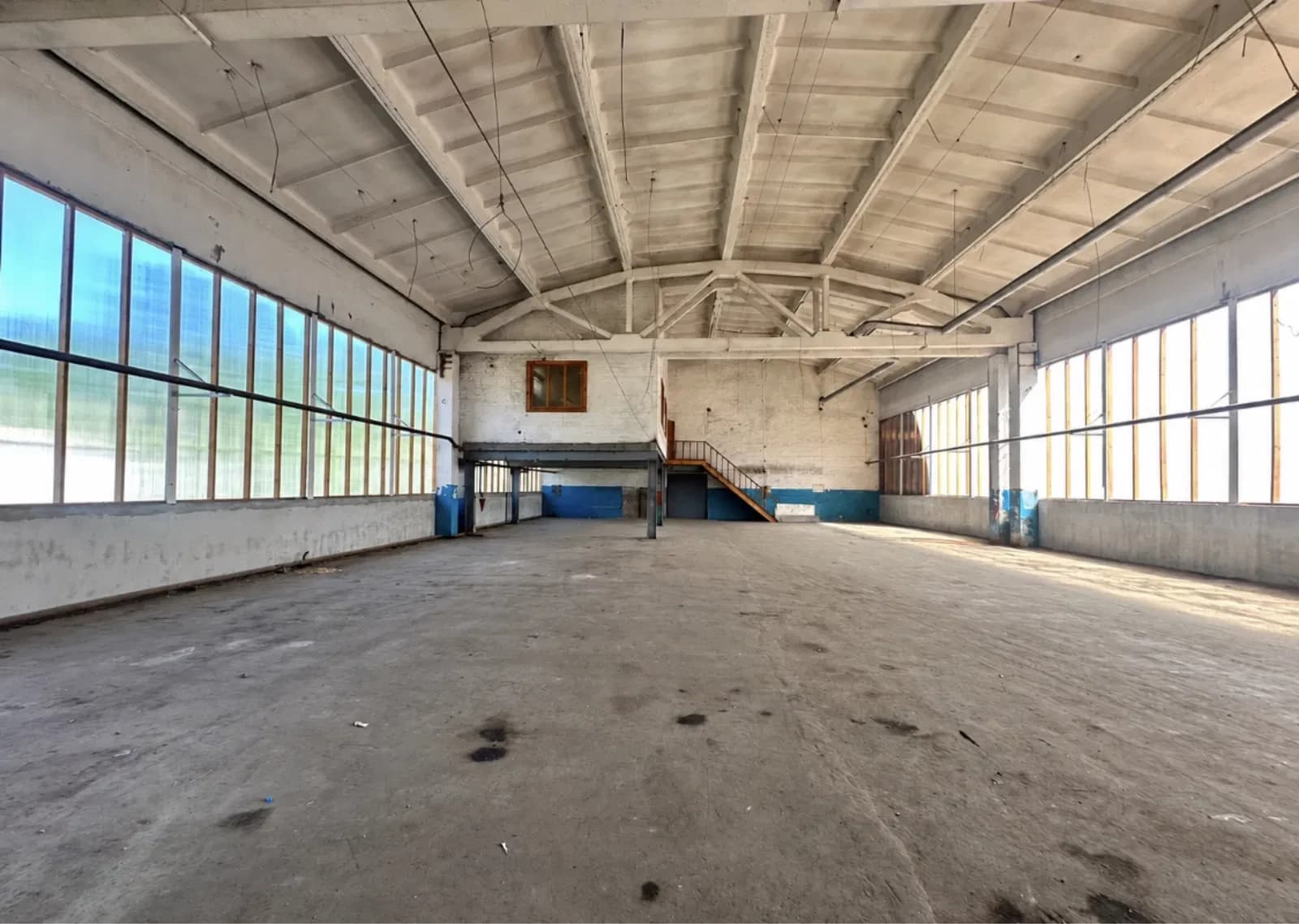 Склад, Пісківка: 1600 м², висота 8 м, залізнична гілка