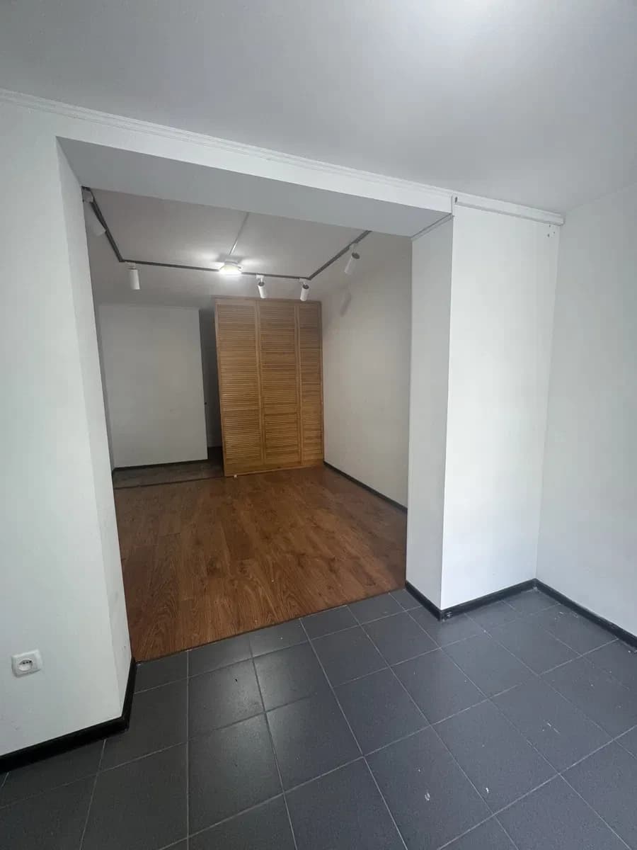 Кабінет, Таїрова: фасадний вхід, санвузол, високий трафік - фото 3