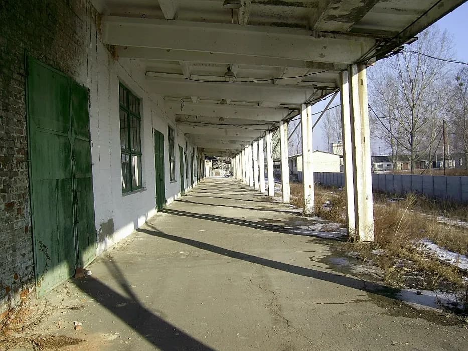 Склад, Сарни: рампа, залізнична колія, 2 поверхи