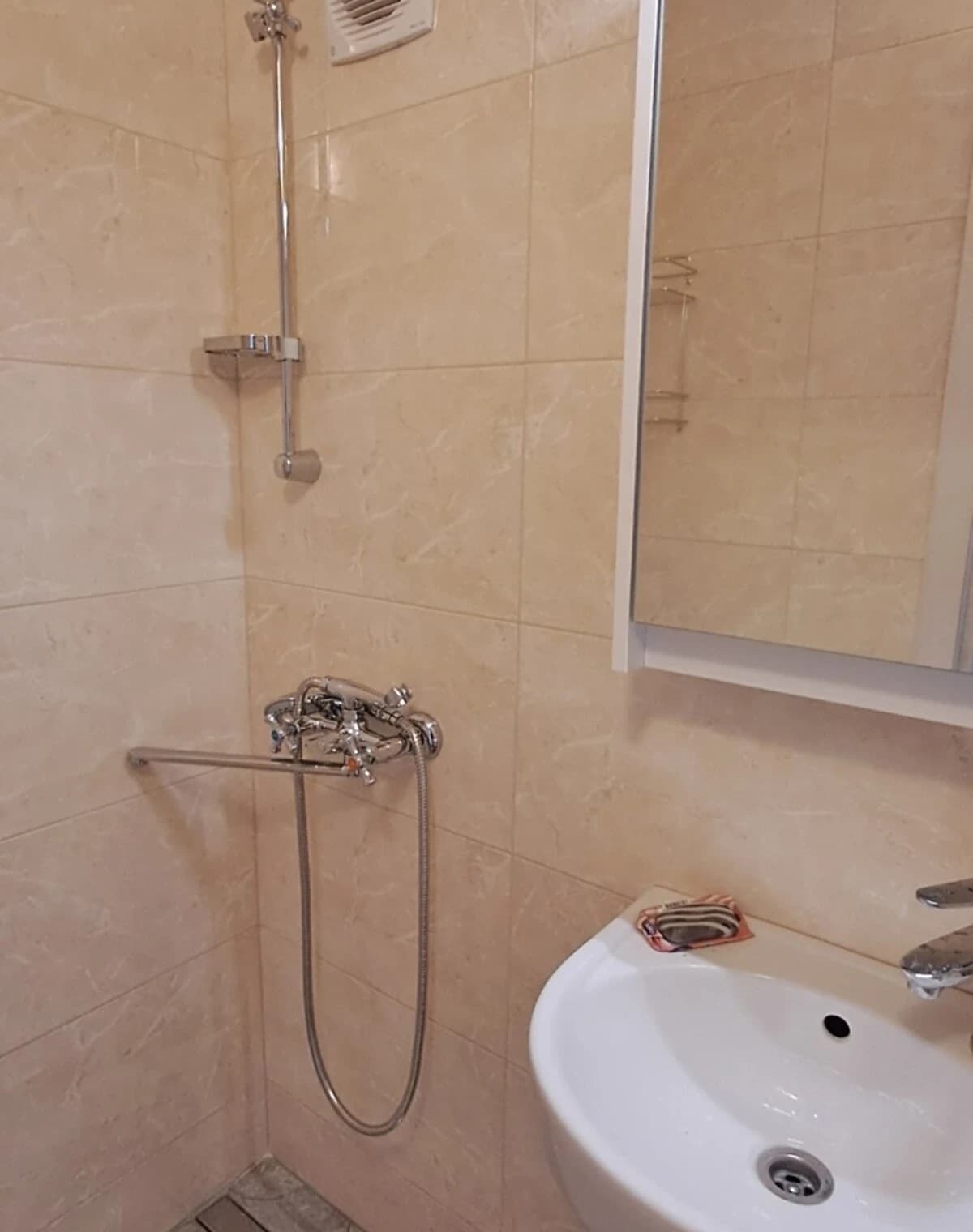 1-кімнатна квартира, Печерськ: кухня-студія, вода і газ без світла - фото 1