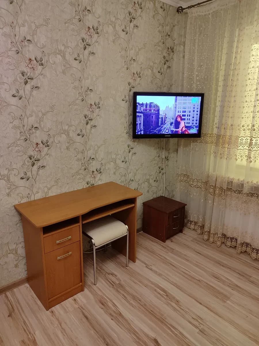 1-кімнатна квартира, Деснянський: два ліжка, працює інтернет - фото 3