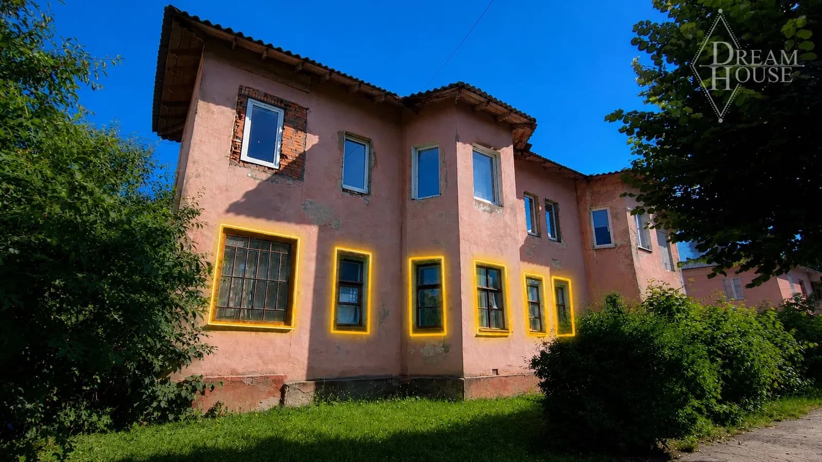 3-кімнатна квартира, Нововолинськ: 6 вікон на дорогу, для бізнесу