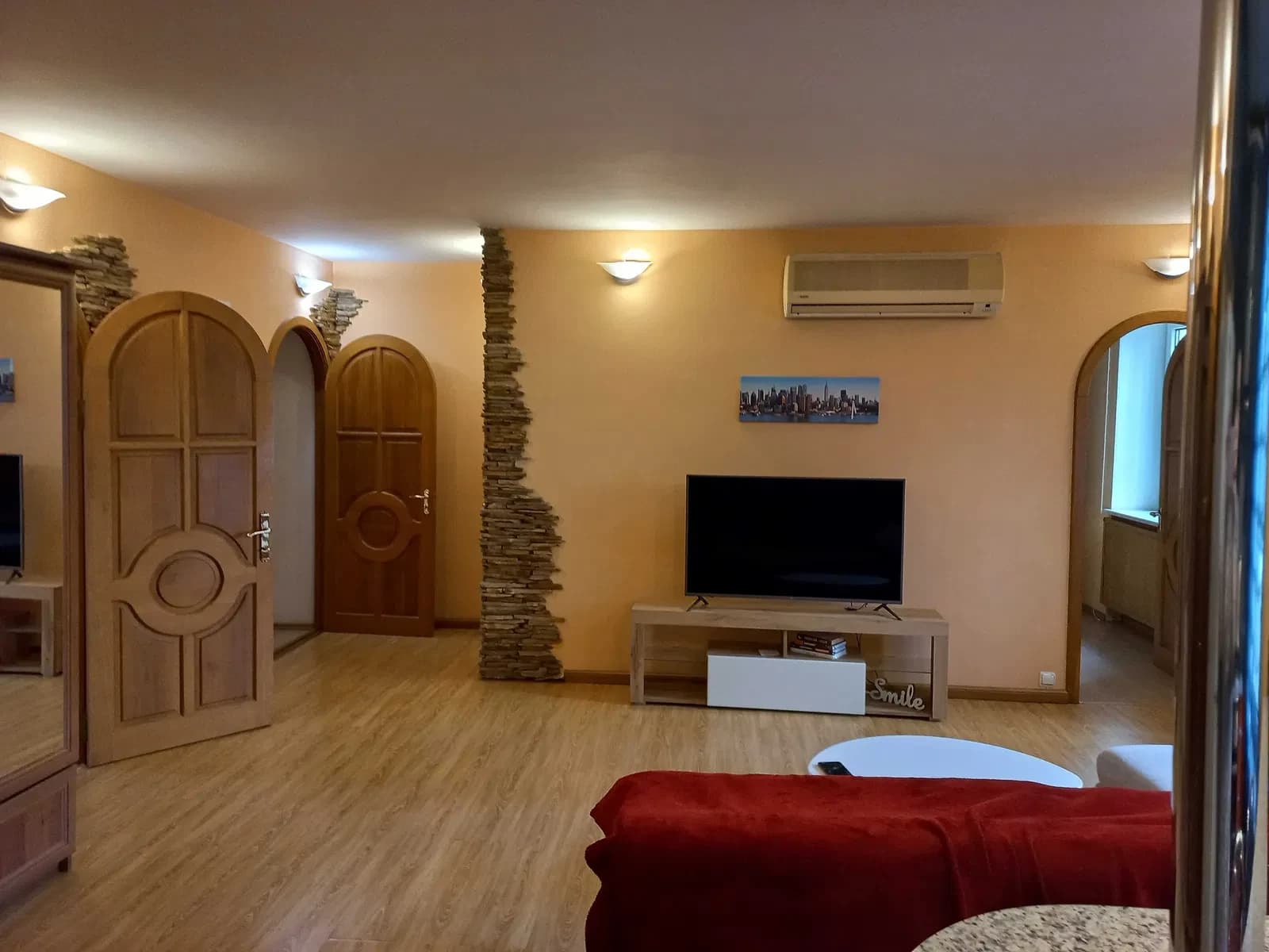 3-кімнатна квартира, Київський: кухня-вітальня 28 м², євроремонт, газ - фото 5