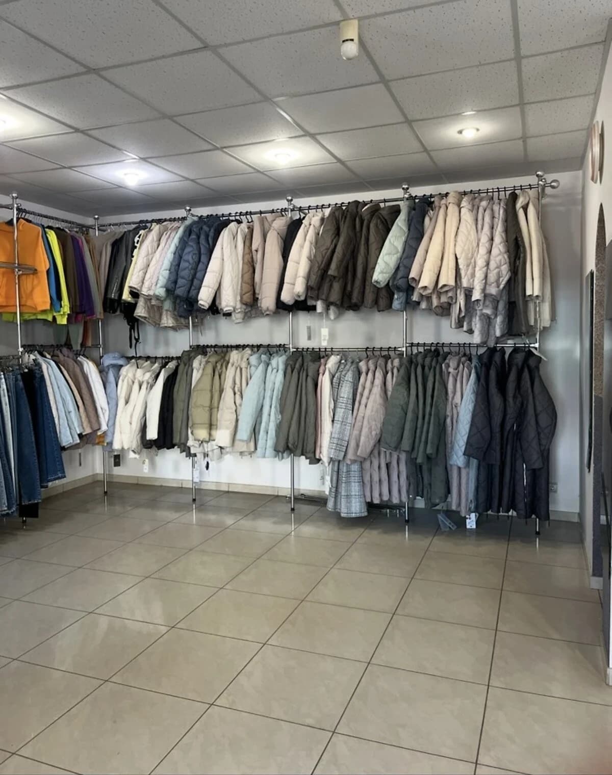 Приміщення, Нововолинськ: фасадне, під магазин, захисні ролети - фото 3