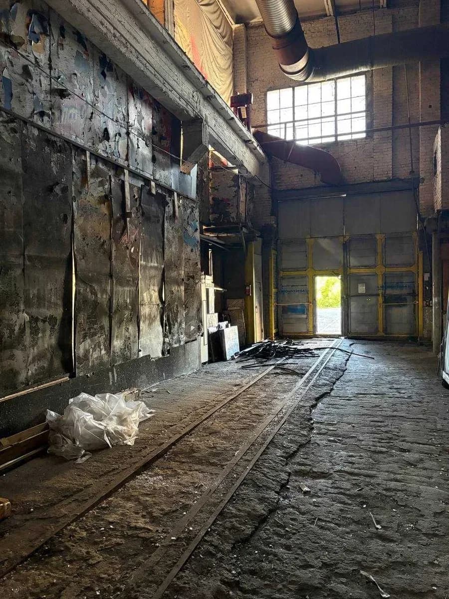 Склад у Дарницькому: кран-балка 5 тонн, заїзд для фур - фото 1
