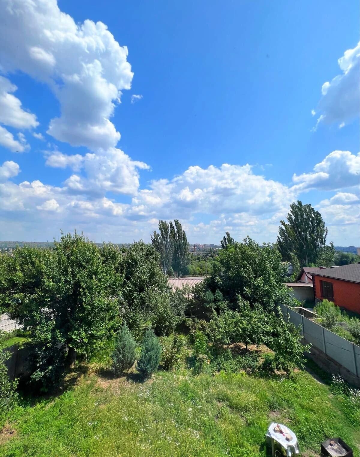Будинок, Кривий Ріг: панорамні вікна, вітальня та їдальня - фото 3