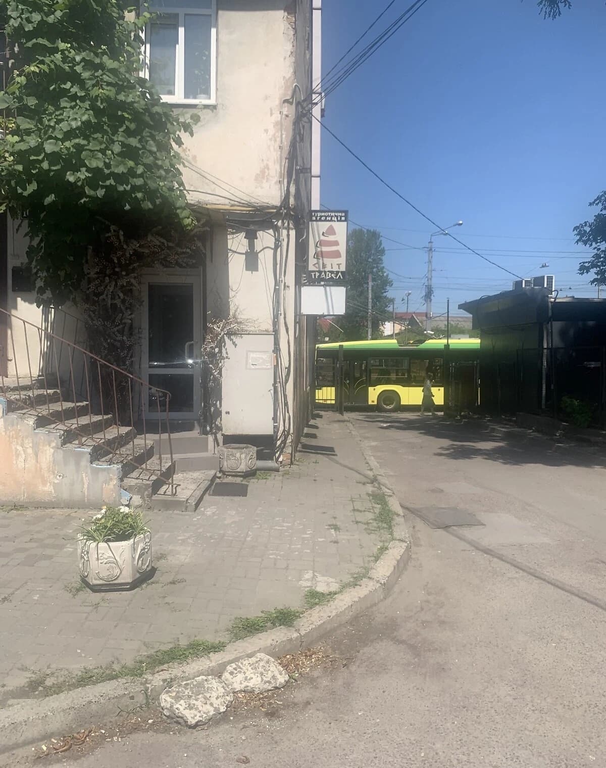 Комерційне приміщення, Привокзальна: фасадне, кабінет, захисні ролети - фото 2