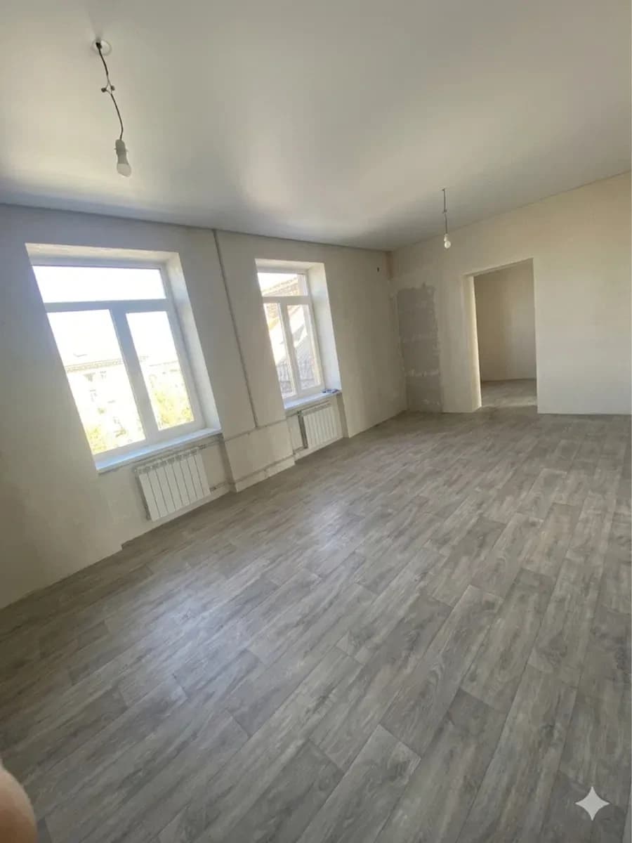 3-кімнатна квартира, Центральний: сучасний ремонт, стелі 3 м