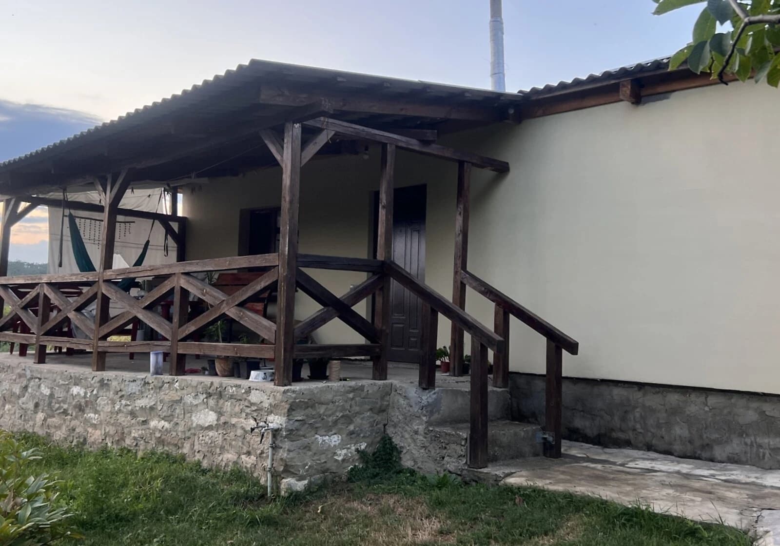 Будинок, Буша: 15 соток, тераса, індивідуальне опалення