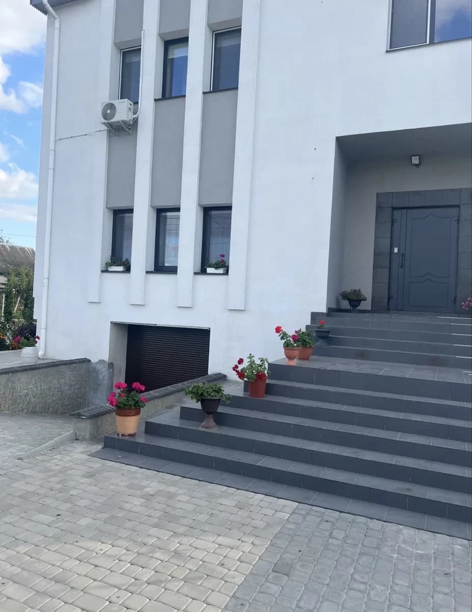 4-кімнатна квартира, Рівне: гараж 45 м², клубний будинок, єОселя