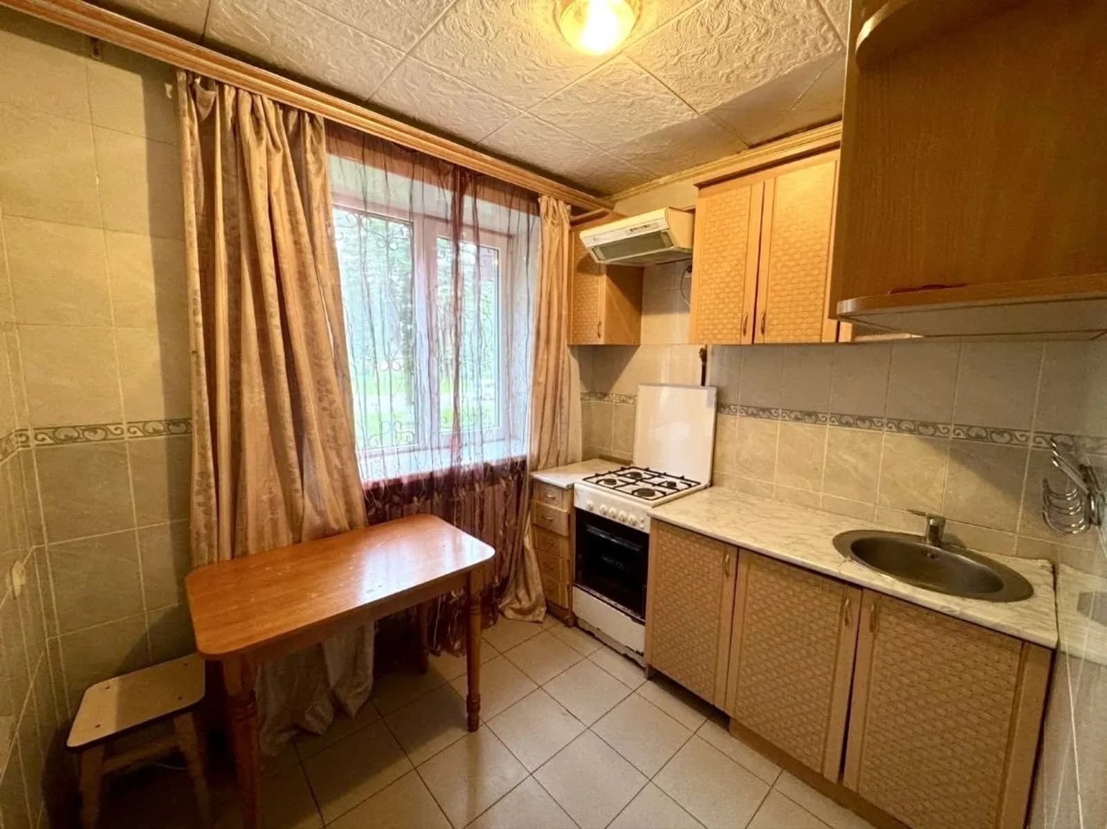 3-кімнатна квартира, Конотоп: вільне планування, бойлер - фото 5