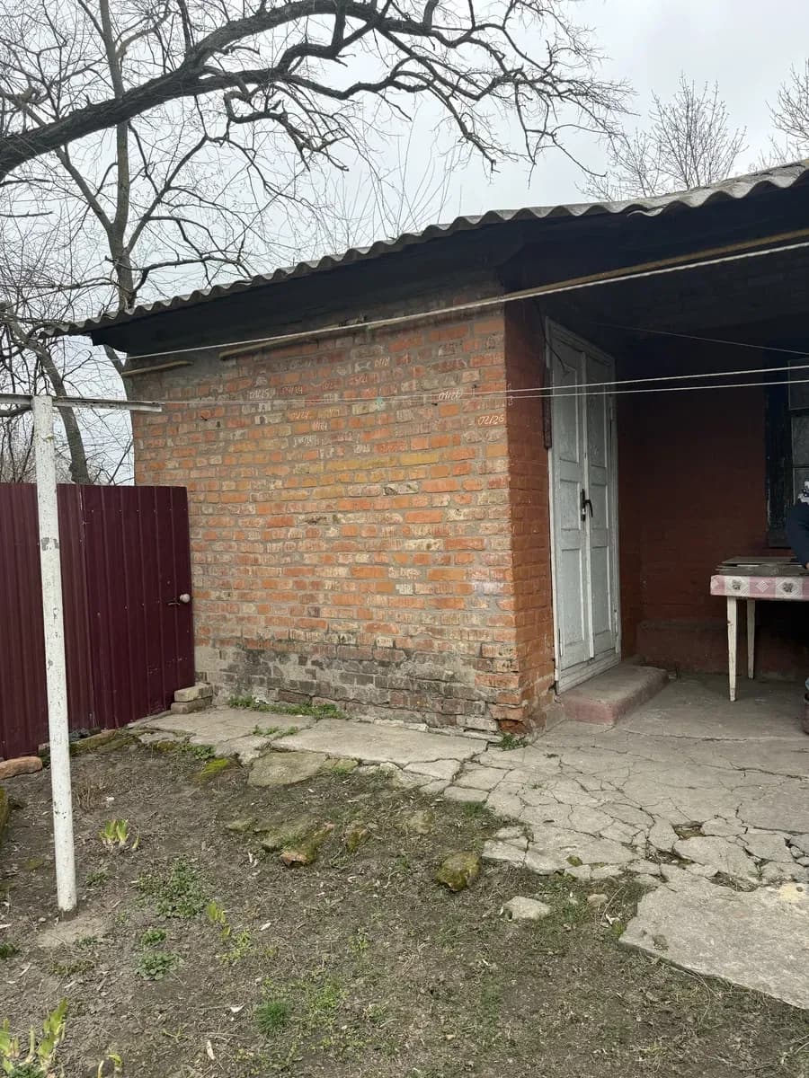 Будинок квартирного типу, Чорнухи: 1 сотка землі, цегляні стіни