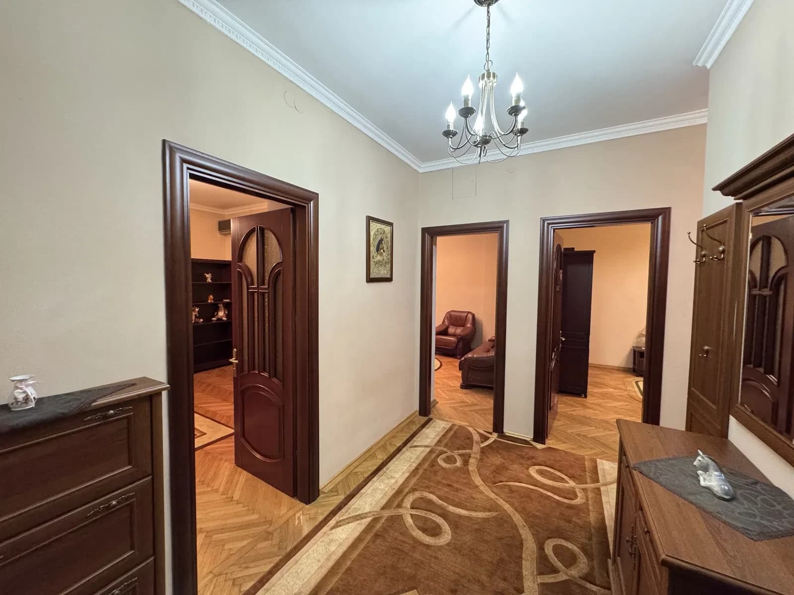 3-кімнатна квартира, Галицький: автономне опалення, комора 6,2 м²