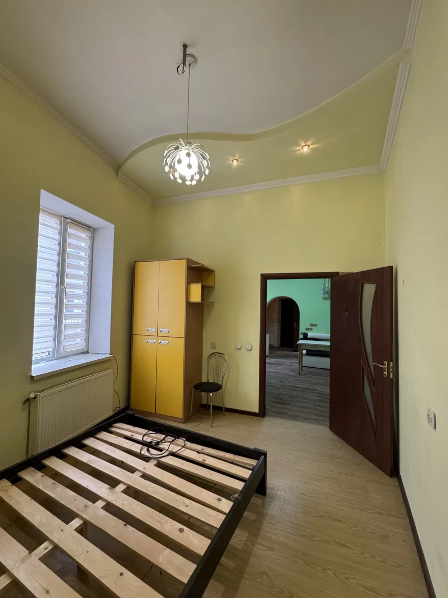 2-кімнатна квартира, Чернівці: Будинок-корабель, мансарда 28 м² - фото 5