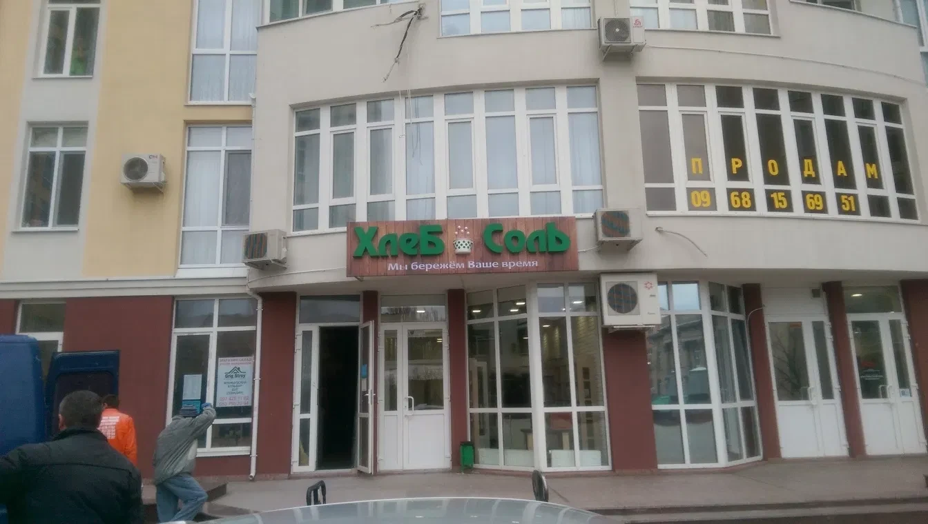 Магазин у ЖК Французький: фасадний вхід, вікно до підлоги - фото 1