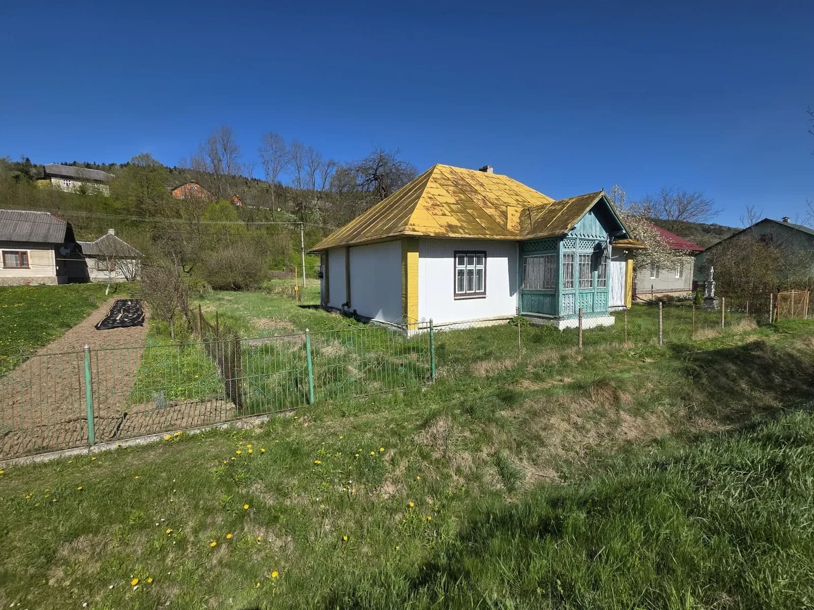 Будинок, Бусовисько: 20 соток, гірський потічок, Євідновлення