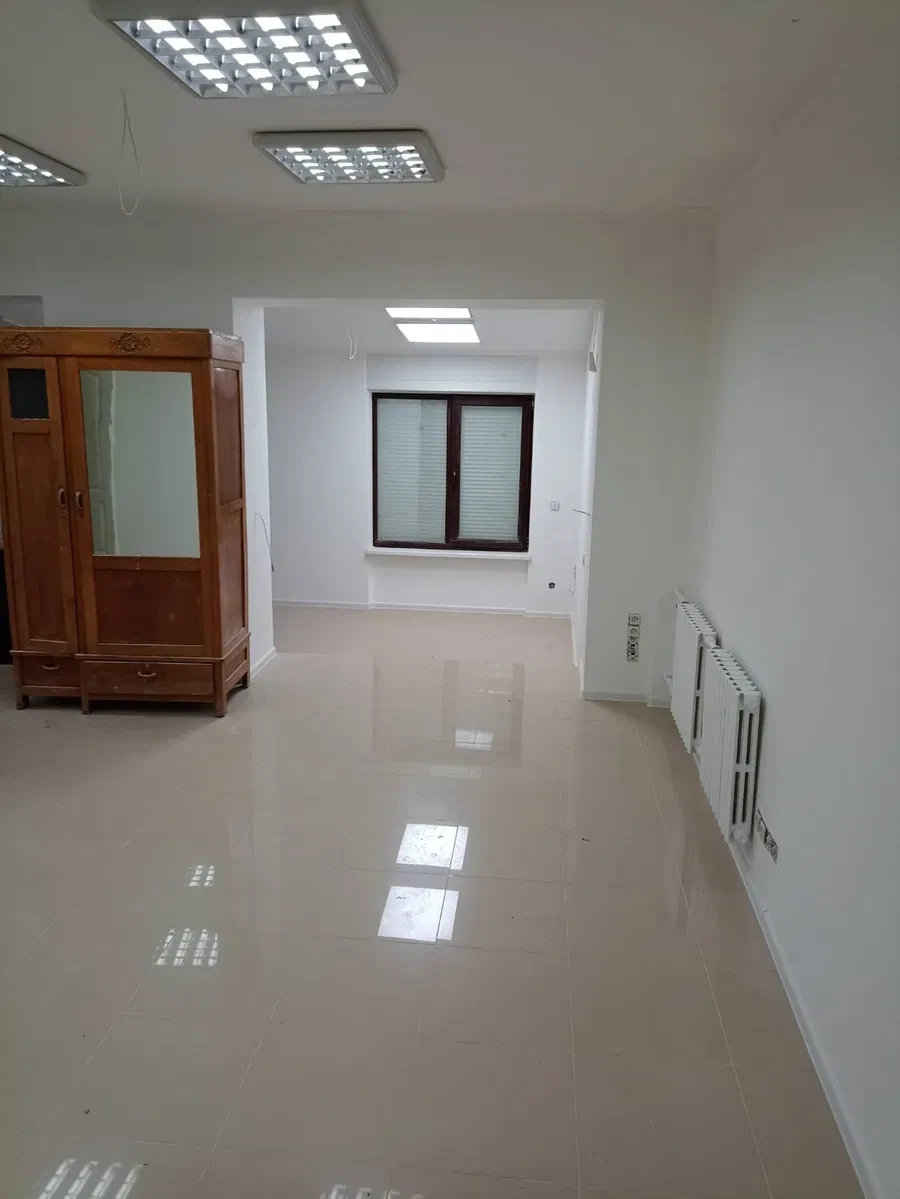 Приміщення на Соборності: фасад, 2 входи, склади 5+5 м² - фото 4