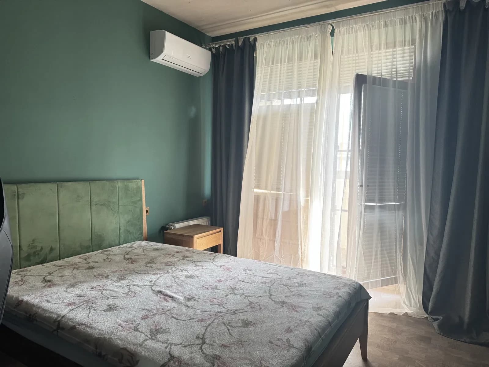 4-кімнатна квартира у ЖК Академ Городок: паркомісце, авторський ремонт