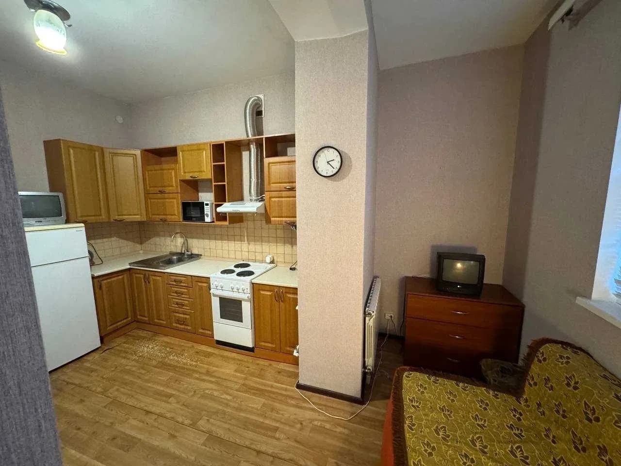 1-кімнатна квартира, Бориспіль: стелі 3,07 м, балкон-тераса - фото 5