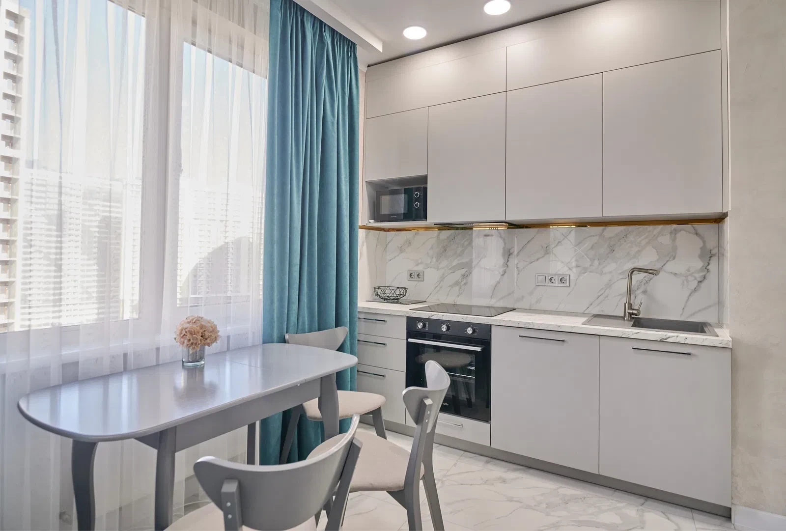 2-кімнатна квартира у ЖК 36 Жемчужина: євроремонт, кухня-студія - фото 1