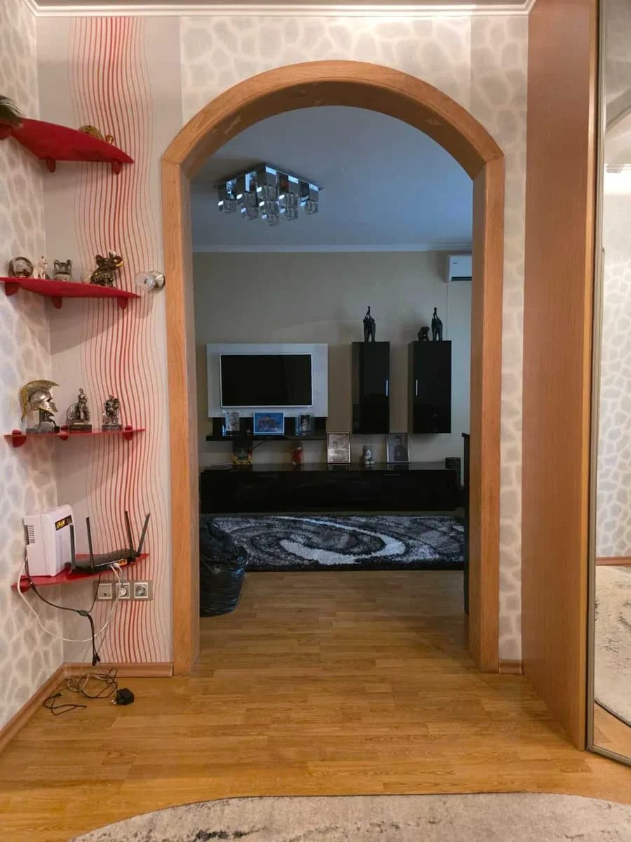 3-кімнатна квартира, Деснянський: інвертор 5,8 кВт, 3 паркомісця - фото 3