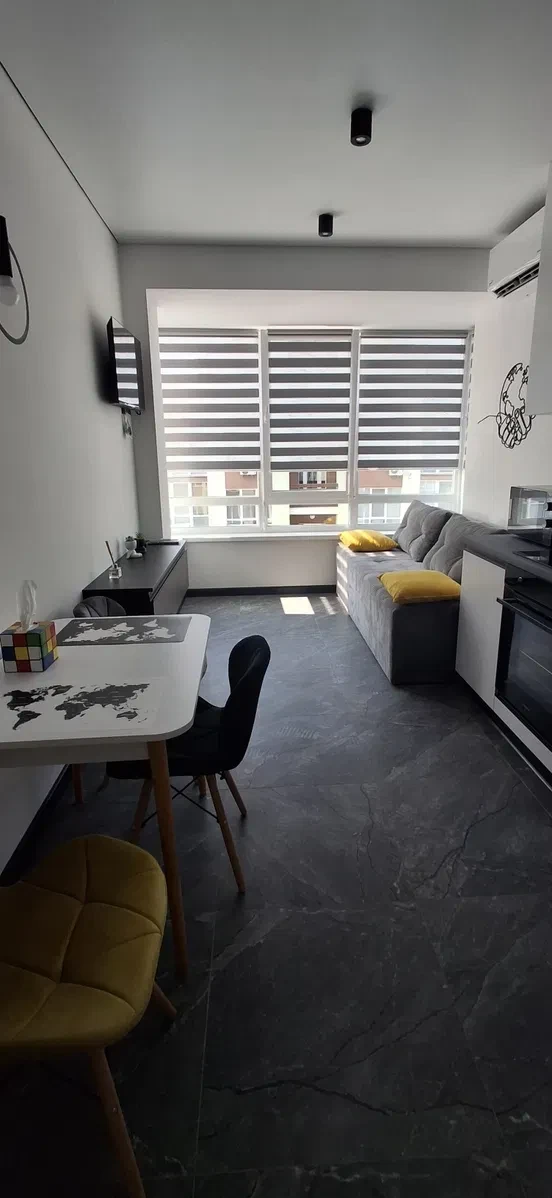 Євродвушка у ЖК Club House: дизайнерський ремонт, резервне живлення
