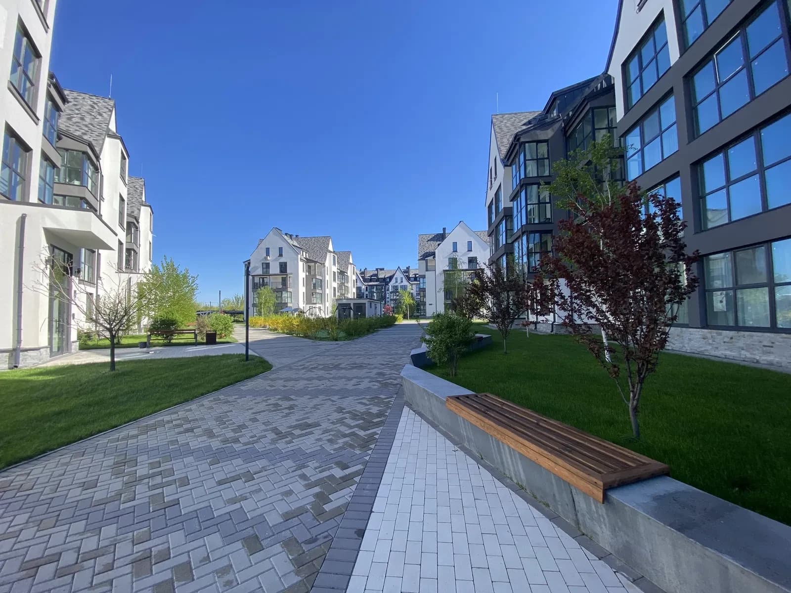 1-кімнатна квартира у ЖК Desna Park Residence: панорамні вікна - фото 3
