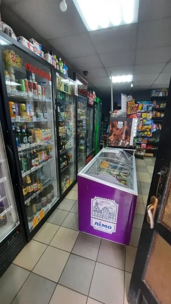 Магазин, Конотоп: фасадне приміщення, дві холодильні вітрини - фото 3