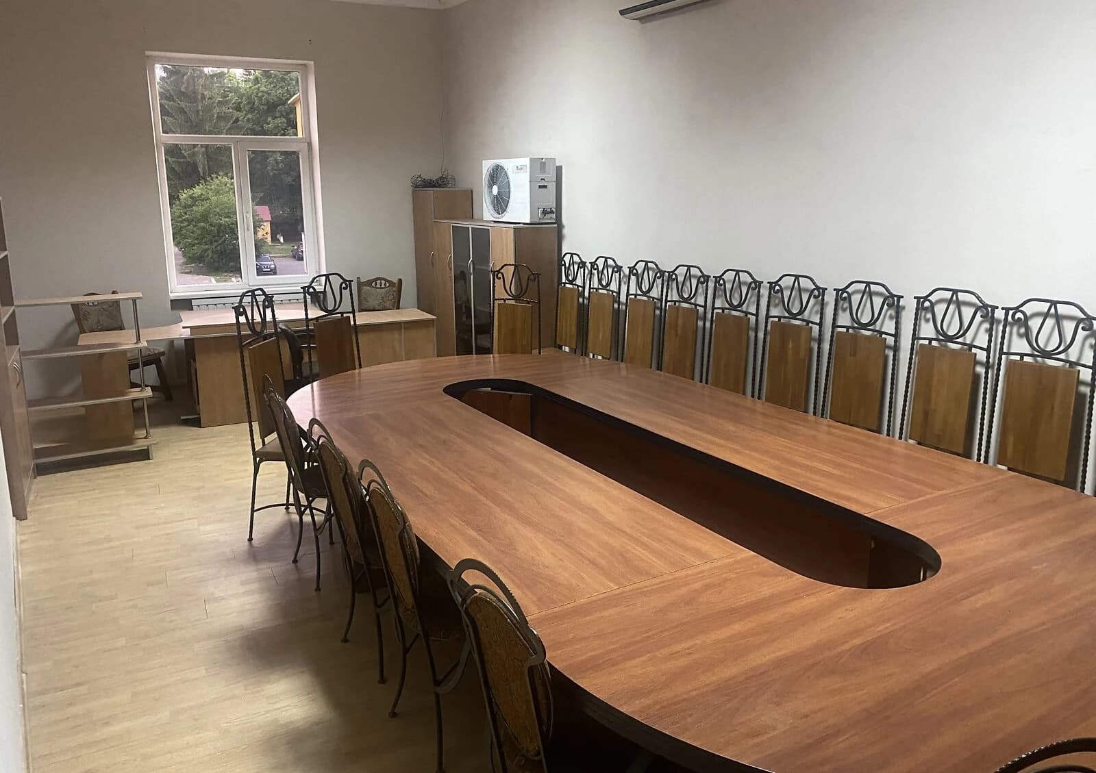 Офіс, Свалява: укриття в будинку, відкритий простір, кабінетна система - фото 5