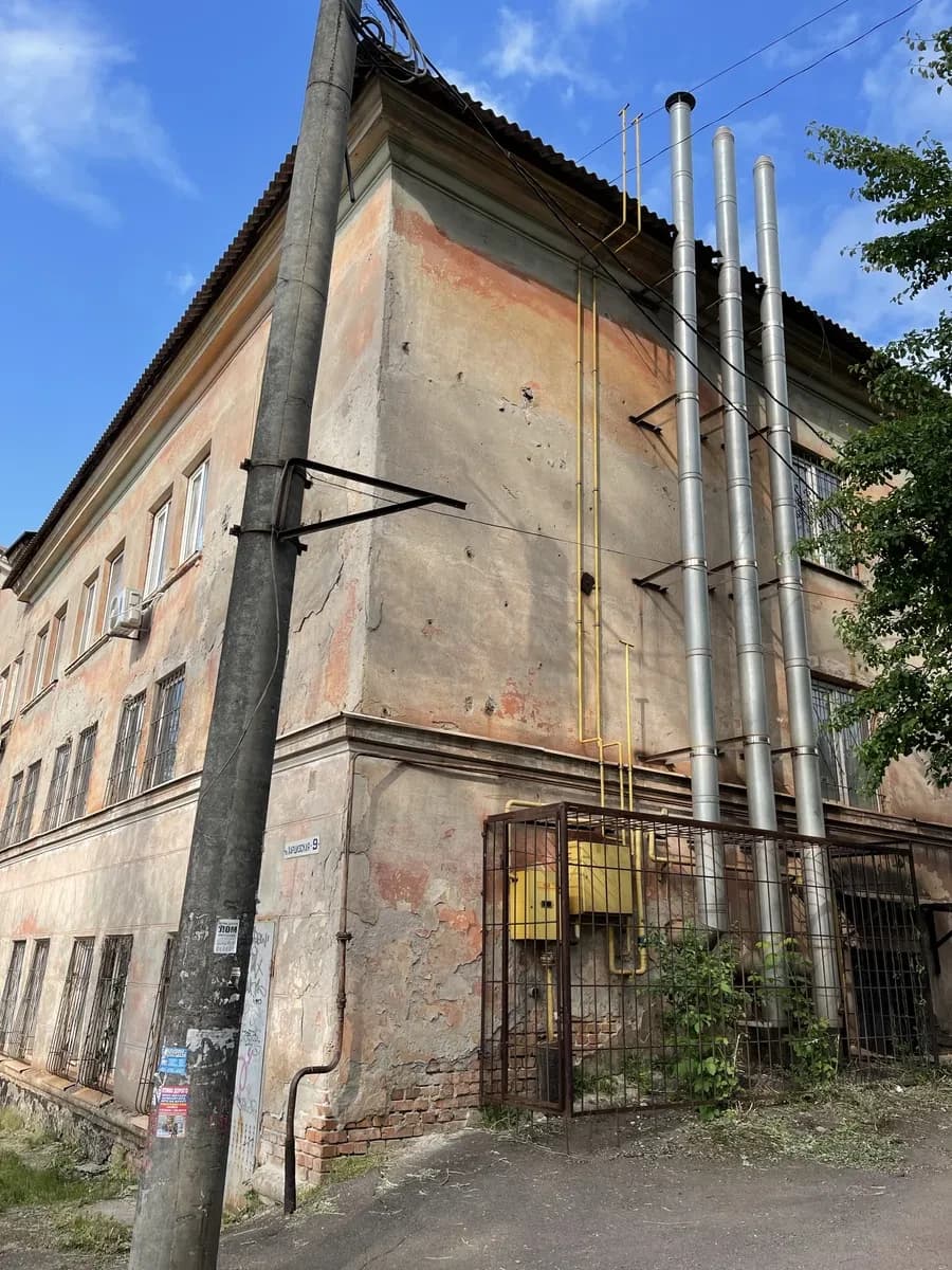 Будівля, Саксаганський: бомбосховище, закрита територія, орендарі - фото 3