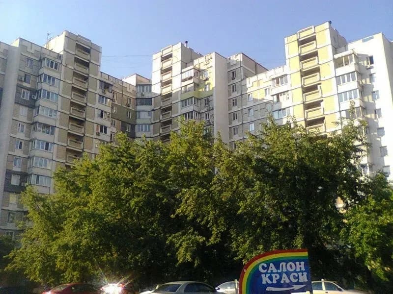 3-кімнатна квартира, Дарницький: метро Харківська 20 хв пішки, обмін