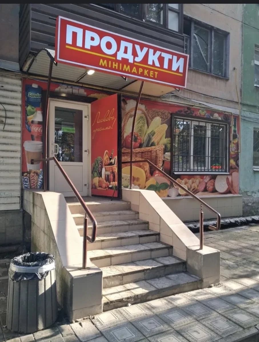 Магазин, Павлоград: фасадне приміщення, 380 В, під кафе або піцерію