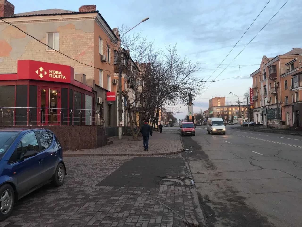 Будівля, Саксаганський: бомбосховище, закрита територія, орендарі - фото 2