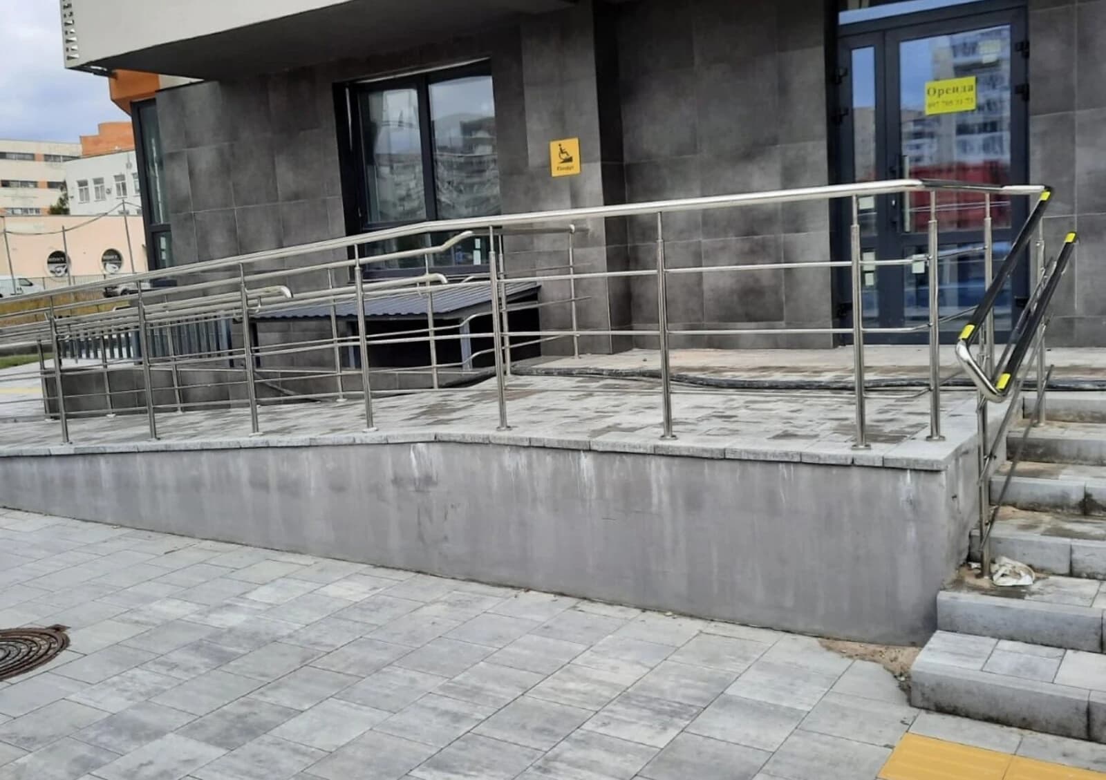 Комерційне приміщення, Райдужний масив: фасадне, пандус, вода без світла - фото 3