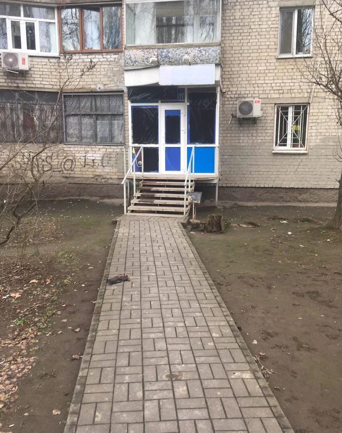 Комерційне приміщення, ЮТЗ: фасадне, перший поверх - фото 1