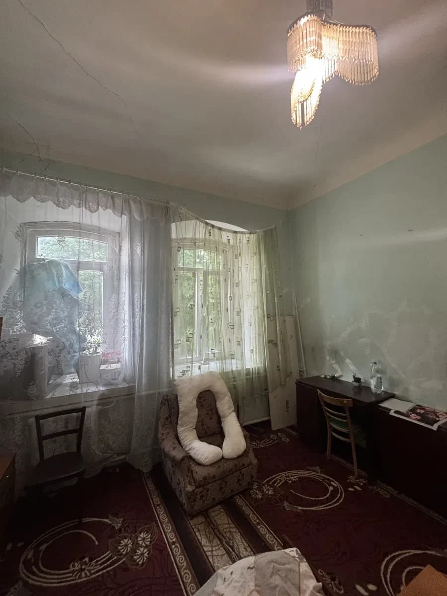 3-кімнатна квартира, Кам'янець-Подільський: прохідні кімнати, засклений балкон - фото 3