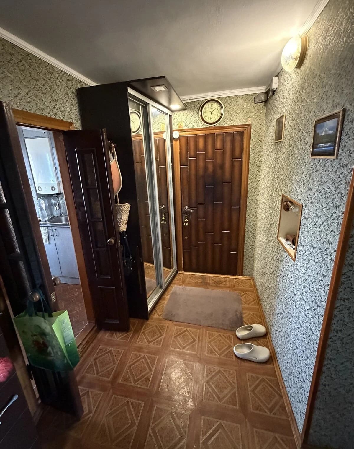 3-кімнатна квартира, Вознесенськ: силікатна цегла, внутрішній двір