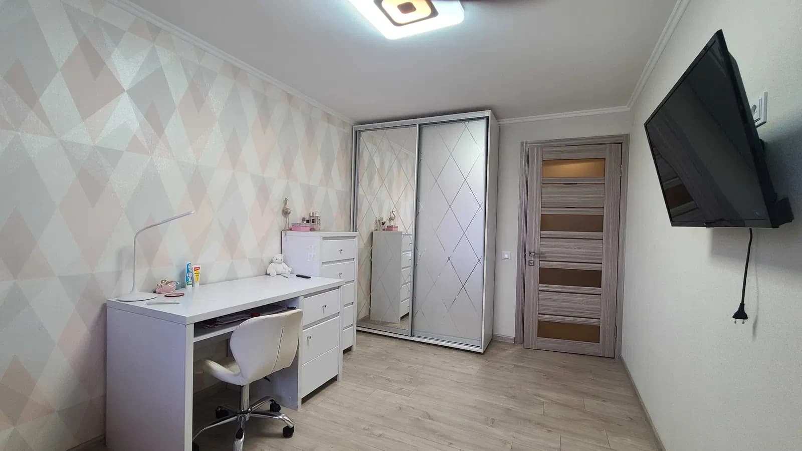 2-кімнатна квартира, Слов'янськ: сучасний ремонт, меблі й техніка - фото 4