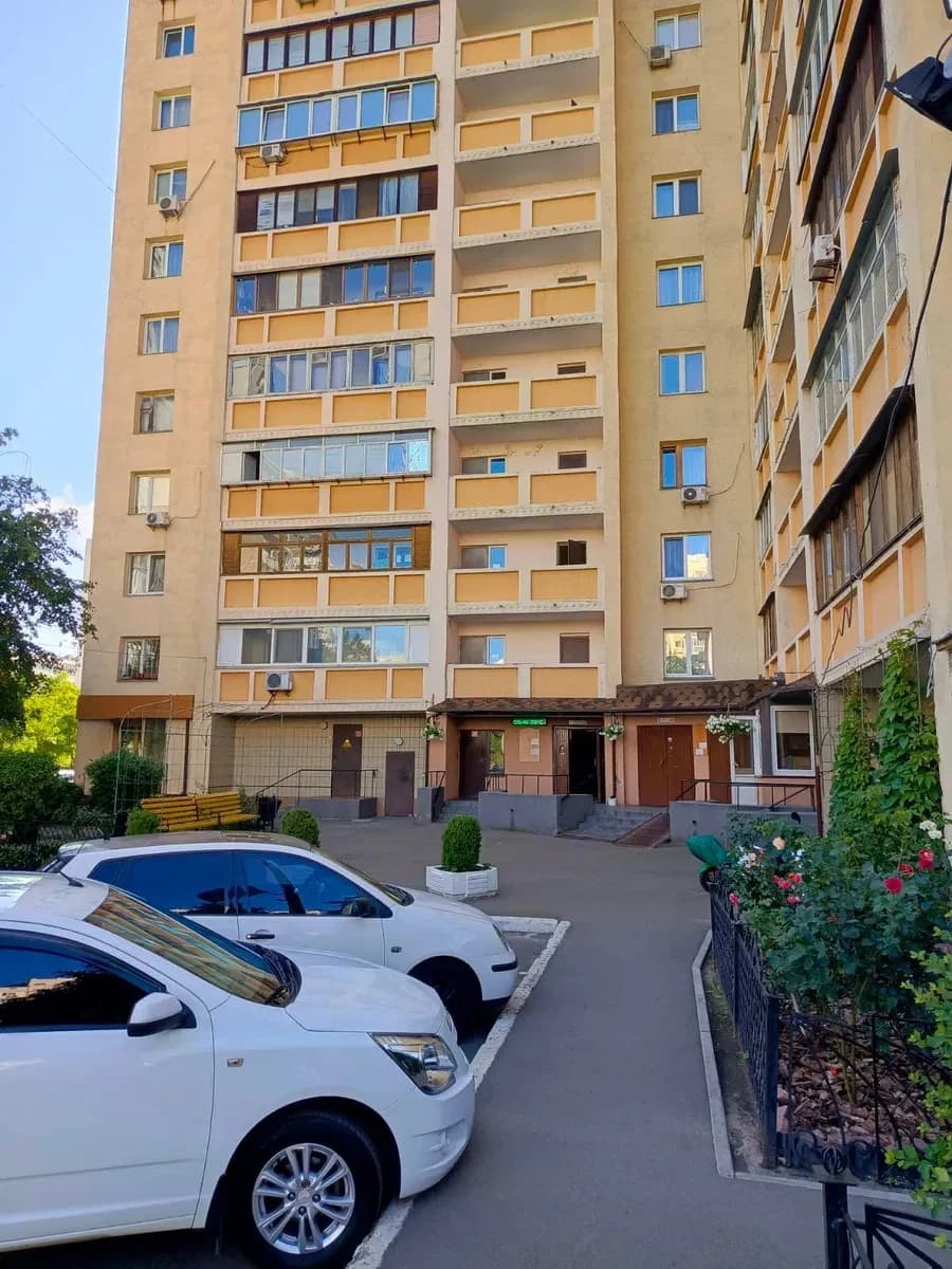 2-кімнатна квартира, Дарницький: метро Позняки 3 хв, можна з котиком - фото 1