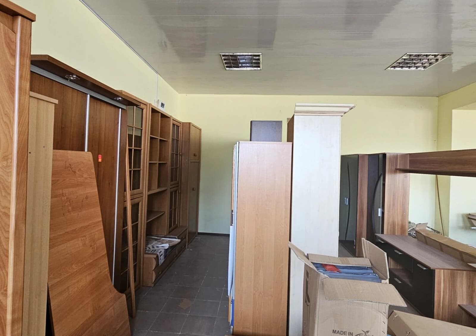 Приміщення, Кельменці: окрема будівля, гараж, торг можливий - фото 5
