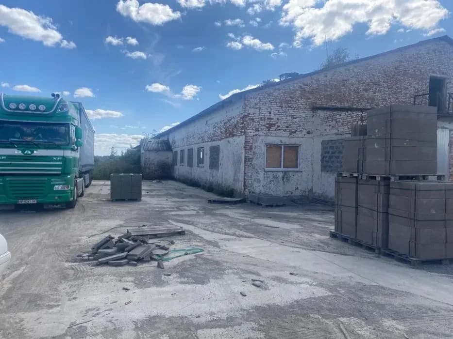 Приміщення, Липівка: корівники, свинарники, асфальтовані майданчики - фото 3