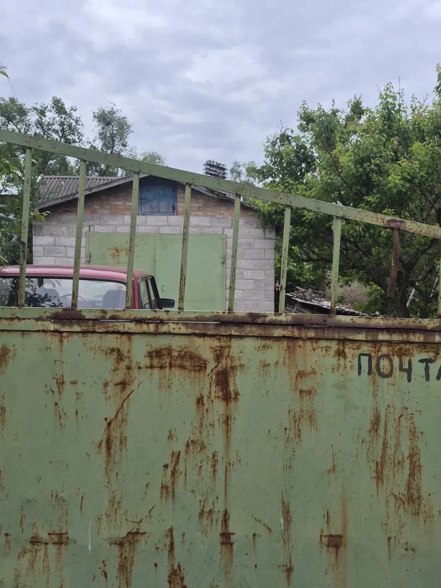 Будинок, Комунарський: гараж, 4 сотки
