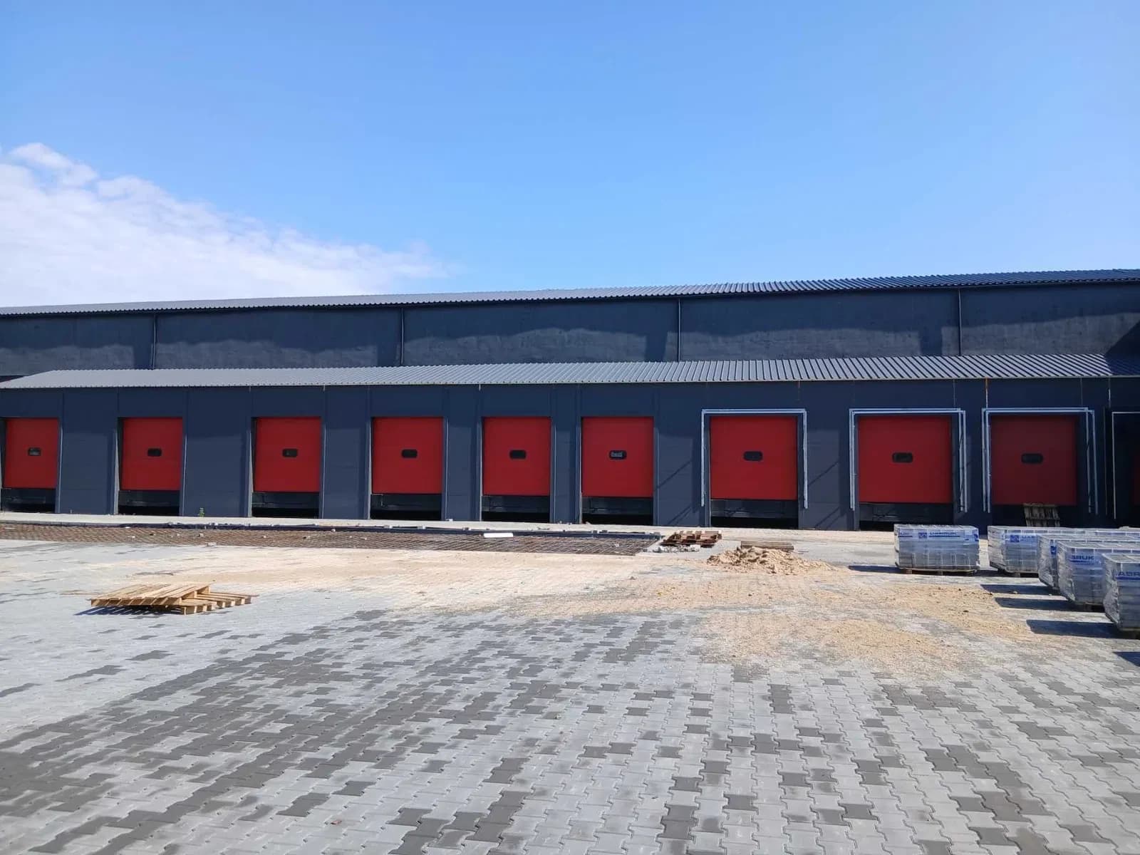 Склад, Луцьк: 10 докових воріт, розширення до 10 000 м² - фото 2