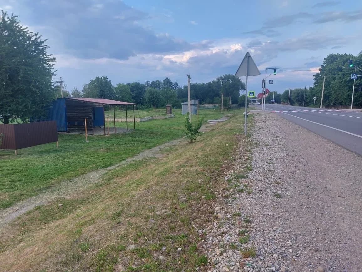 Ділянка 2,5 соток, Березівка: приміщення під магазин, електрика і газ