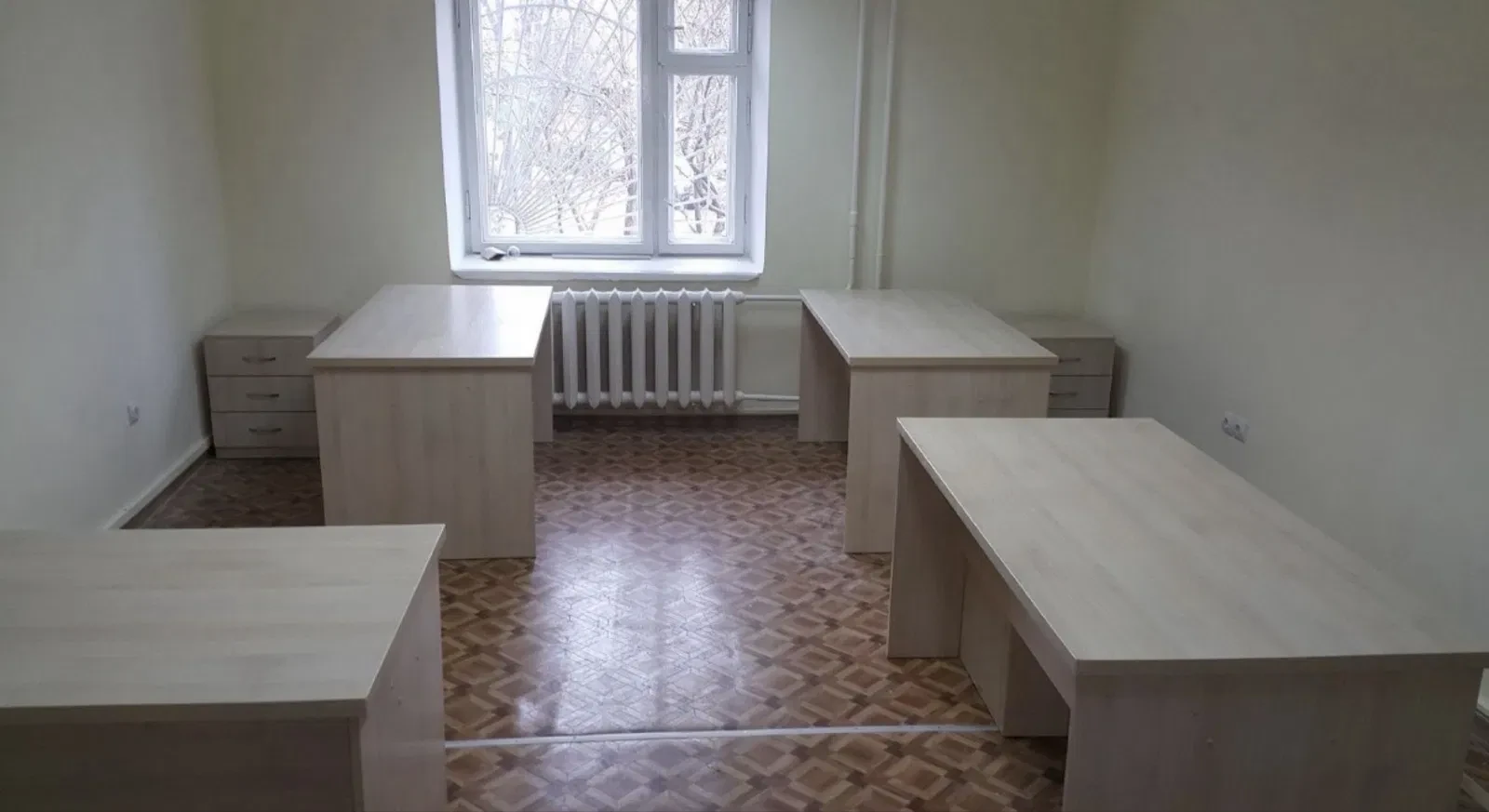 Офіс, Центр: фасадне приміщення, паркова зона, кабінетний тип